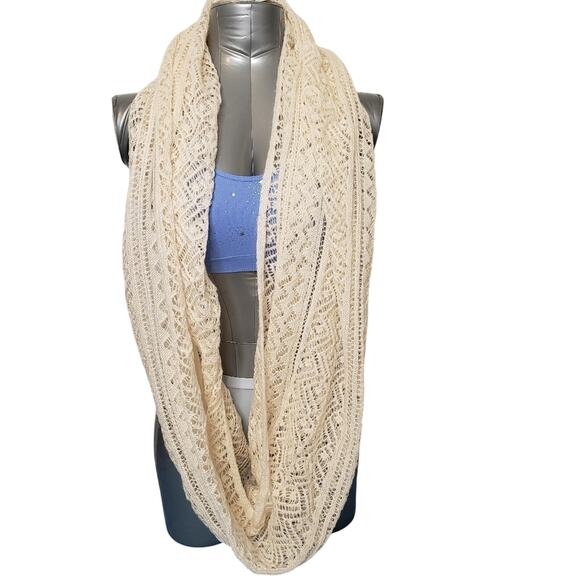 H&M Infinity Scarf Ivory 100% Acrylic - Picture 6 of 7